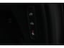 Volvo XC90 T8 Plug-in hybrid AWD Ultra Dark | Panoramadak | Luchtvering | Trekhaak | Premium audio by Bowers & Wilkins | Verwarmbare voorstoelen met massagefunctie | 360 graden camera | Head-up display | Verwarmbare achterbank en stuurwiel |