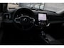 Volvo XC90 T8 Plug-in hybrid AWD Ultra Dark | Panoramadak | Luchtvering | Trekhaak | Premium audio by Bowers & Wilkins | Verwarmbare voorstoelen met massagefunctie | 360 graden camera | Head-up display | Verwarmbare achterbank en stuurwiel |