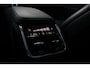 Volvo XC90 T8 Plug-in hybrid AWD Ultra Dark | Panoramadak | Luchtvering | Trekhaak | Premium audio by Bowers & Wilkins | Verwarmbare voorstoelen met massagefunctie | 360 graden camera | Head-up display | Verwarmbare achterbank en stuurwiel |