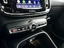 Volvo XC40 B4 Plus Dark | Panoramadak | Parkeercamera | Harman Kardon | Stoel- en stuurverwarming | Trekhaak