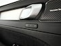 Volvo XC40 B4 Plus Dark | Panoramadak | Parkeercamera | Harman Kardon | Stoel- en stuurverwarming | Trekhaak