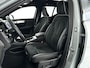 Volvo XC40 B4 Plus Dark | Panoramadak | Parkeercamera | Harman Kardon | Stoel- en stuurverwarming | Trekhaak