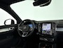 Volvo XC40 B4 Plus Dark | Panoramadak | Parkeercamera | Harman Kardon | Stoel- en stuurverwarming | Trekhaak