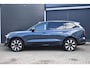 Volvo EX90 Single Motor Plus 7p. 104 kWh | Geventileerde voorstoelen | Bose Premium Sound systeem | Head Up Display | 360 graden Camera | Air Purification | Elektrisch verstelbaar stuurwiel | Stoel-/Stuurwielverwarming | 21 inch Lichtmetalen velgen | All Season Banden | Extra Getint Glas |