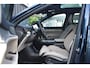 Volvo EX90 Single Motor Plus 7p. 104 kWh | Geventileerde voorstoelen | Bose Premium Sound systeem | Head Up Display | 360 graden Camera | Air Purification | Elektrisch verstelbaar stuurwiel | Stoel-/Stuurwielverwarming | 21 inch Lichtmetalen velgen | All Season Banden | Extra Getint Glas |