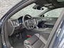Volvo V60 2.0 T8 Plug-in hybrid AWD Ultra Dark | SOH:100% | Trekhaak | Schuif/kantel Panoramadak | Harman/Kardon | HUD | Power Seats | Memory | Extra getint glas | 360° Camera | Stoel/stuur verwarming |