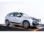 BMW X1 xDrive25e M Sport - Sportstoelen - Elektrisch verwarmde voorstoelen - Comfort Access - Grootlichtassistent - Automatisch dimmende binnenspiegel - M Sportstuurwiel - M Hemelbekleding in Anthrazit uitgevoerd -