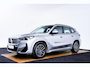 BMW X1 xDrive25e M Sport - Sportstoelen - Elektrisch verwarmde voorstoelen - Comfort Access - Grootlichtassistent - Automatisch dimmende binnenspiegel - M Sportstuurwiel - M Hemelbekleding in Anthrazit uitgevoerd -
