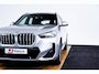 BMW X1 xDrive25e M Sport - Sportstoelen - Elektrisch verwarmde voorstoelen - Comfort Access - Grootlichtassistent - Automatisch dimmende binnenspiegel - M Sportstuurwiel - M Hemelbekleding in Anthrazit uitgevoerd -
