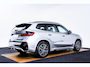 BMW X1 xDrive25e M Sport - Sportstoelen - Elektrisch verwarmde voorstoelen - Comfort Access - Grootlichtassistent - Automatisch dimmende binnenspiegel - M Sportstuurwiel - M Hemelbekleding in Anthrazit uitgevoerd -