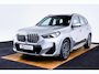 BMW X1 xDrive25e M Sport - Sportstoelen - Elektrisch verwarmde voorstoelen - Comfort Access - Grootlichtassistent - Automatisch dimmende binnenspiegel - M Sportstuurwiel - M Hemelbekleding in Anthrazit uitgevoerd -