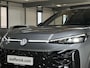Volkswagen T-Roc 1.5 eTsi R-Line First Edition | H&K | Trekhaak | Pano | Black-style | Licht-pakket (IQ.Light)