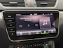Skoda Superb Combi 1.4 TSI iV Business Edition Plus / EAER 61 km / 99% SOH Accu / Dealer Onderhouden / 1.600 kg elektrische trekhaak / Virtual Cockpit / Leder / Navigatie / Parkeerassistent / Stoel- en achterbankverwarming / Adaptieve CC / Apple Carplay Android / 17" LM wielen /