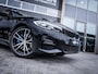 BMW 3-Serie Touring 320i High Executive Edition - M-Sport l 19'' l Camera l Sfeeverl.