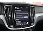Volvo V60 2.0 T6 Plug-in hybrid 350PK AWD PLUS DARK | LONG RANGE | PANORAMISCH SCHUIF/KANTELDAK | NAVIGATIE VIA GOOGLE AUTO | APPLE CARPLAY / ANDROID AUTO | FULL-LED KOPLAMPEN | 19'' LICHTMETALEN VELGEN | LEDEREN BEKLEDING | POWER SEATS - BESTUURDERS- EN PASSAGIERSSTOEL ELEKTRISCHVERSTELBAAR MET GEHEUGEN, ELEKTRISCH VERSTELBARE ZITVERLENGERS /LENDESTEUN VIERVOUDIG | STOEL- EN ACHTERBANKVERWARMING | STUURVERWARMING | PARKEERVERWARMING MET TIMER (STANDKACHEL) | ACHTERUIRIJ CAMERA | EXTRA GETINTE ACHTERRUITEN | ELEKTRISCH BEDIENBARE ACHTERKLEP | ELEKTRISCH INKLAPBARE BUITENSPIEGELS |