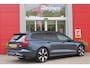 Volvo V60 2.0 T6 Plug-in hybrid 350PK AWD PLUS DARK | LONG RANGE | PANORAMISCH SCHUIF/KANTELDAK | NAVIGATIE VIA GOOGLE AUTO | APPLE CARPLAY / ANDROID AUTO | FULL-LED KOPLAMPEN | 19'' LICHTMETALEN VELGEN | LEDEREN BEKLEDING | POWER SEATS - BESTUURDERS- EN PASSAGIERSSTOEL ELEKTRISCHVERSTELBAAR MET GEHEUGEN, ELEKTRISCH VERSTELBARE ZITVERLENGERS /LENDESTEUN VIERVOUDIG | STOEL- EN ACHTERBANKVERWARMING | STUURVERWARMING | PARKEERVERWARMING MET TIMER (STANDKACHEL) | ACHTERUIRIJ CAMERA | EXTRA GETINTE ACHTERRUITEN | ELEKTRISCH BEDIENBARE ACHTERKLEP | ELEKTRISCH INKLAPBARE BUITENSPIEGELS |