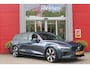 Volvo V60 2.0 T6 Plug-in hybrid 350PK AWD PLUS DARK | LONG RANGE | PANORAMISCH SCHUIF/KANTELDAK | NAVIGATIE VIA GOOGLE AUTO | APPLE CARPLAY / ANDROID AUTO | FULL-LED KOPLAMPEN | 19'' LICHTMETALEN VELGEN | LEDEREN BEKLEDING | POWER SEATS - BESTUURDERS- EN PASSAGIERSSTOEL ELEKTRISCHVERSTELBAAR MET GEHEUGEN, ELEKTRISCH VERSTELBARE ZITVERLENGERS /LENDESTEUN VIERVOUDIG | STOEL- EN ACHTERBANKVERWARMING | STUURVERWARMING | PARKEERVERWARMING MET TIMER (STANDKACHEL) | ACHTERUIRIJ CAMERA | EXTRA GETINTE ACHTERRUITEN | ELEKTRISCH BEDIENBARE ACHTERKLEP | ELEKTRISCH INKLAPBARE BUITENSPIEGELS |