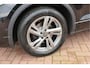 Volkswagen T-Roc 1.5 TSI 150pk DSG R-Line , Fabrieksgarantie t/m 11-2027, Trekhaak afneembaar , Virtual , Stoelverwarming , Ergonimische voorstoel, DAB+ , Carplay, LMV, PDC, Achteruitrijcamera , Parkeerhulp, Stuurwiel multifunctioneel. etc.