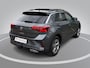Volkswagen T-Roc 1.5TSI/150PK R-Line Business+ · Panoramadak · Trekhaak · Camera · Apple/Android Car Play · Navigatie · Stoelverwarming · Garantie t/m 09-10-2027 of 100000km.