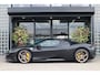 Ferrari SF90 Spider 4.0 V8 | Novitec-uitlaat, Carbon in/ex, Lift, Pass. display, Carbon daytona racestoelen, JBL, Camera, Wrap matzwart