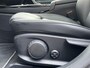 Mercedes-Benz A-klasse 250 e Luxury Line | Panoramadak | Achteruitrijcamera | Stoelverwarming | Dodehoekassistent | Sfeerverlichting | Apple & Android Carplay