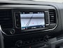Peugeot Expert 1.5HDI 100PK L2 3-Persoons LIFT Euro 6 360°Camera Airco Apple Carplay Android Auto Navi Cruise Control Bluetooth Regen-Lichtsensor Betonplex Vloer Wandbetimmering Schuifdeur 1e Eigenaar Dealeronderhouden Origineel Nederlandse Auto