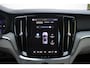 Volvo V60 Cross Country B5 AWD Pro | Adaptieve Cruise Control | BLIS Dodehoekdetectie | 20" Velgen | Elektrisch verstelbare voorstoelen met geheugen | Stoel- & stuurwielverwarming | 360-camera | Panoramisch schuif-/kanteldak | Draadloze oplader | Premium Audio by Harman/Kardon |
