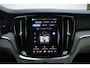 Volvo V60 Cross Country B5 AWD Pro | Adaptieve Cruise Control | BLIS Dodehoekdetectie | 20" Velgen | Elektrisch verstelbare voorstoelen met geheugen | Stoel- & stuurwielverwarming | 360-camera | Panoramisch schuif-/kanteldak | Draadloze oplader | Premium Audio by Harman/Kardon |