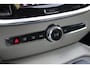 Volvo V60 Cross Country B5 AWD Pro | Adaptieve Cruise Control | BLIS Dodehoekdetectie | 20" Velgen | Elektrisch verstelbare voorstoelen met geheugen | Stoel- & stuurwielverwarming | 360-camera | Panoramisch schuif-/kanteldak | Draadloze oplader | Premium Audio by Harman/Kardon |