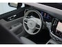 Volvo V60 Cross Country B5 AWD Pro | Adaptieve Cruise Control | BLIS Dodehoekdetectie | 20" Velgen | Elektrisch verstelbare voorstoelen met geheugen | Stoel- & stuurwielverwarming | 360-camera | Panoramisch schuif-/kanteldak | Draadloze oplader | Premium Audio by Harman/Kardon |