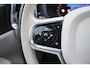 Volvo V60 Cross Country B5 AWD Pro | Adaptieve Cruise Control | BLIS Dodehoekdetectie | 20" Velgen | Elektrisch verstelbare voorstoelen met geheugen | Stoel- & stuurwielverwarming | 360-camera | Panoramisch schuif-/kanteldak | Draadloze oplader | Premium Audio by Harman/Kardon |