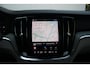 Volvo V60 Cross Country B5 AWD Pro | Adaptieve Cruise Control | BLIS Dodehoekdetectie | 20" Velgen | Elektrisch verstelbare voorstoelen met geheugen | Stoel- & stuurwielverwarming | 360-camera | Panoramisch schuif-/kanteldak | Draadloze oplader | Premium Audio by Harman/Kardon |