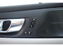 Volvo V60 Cross Country B5 AWD Pro | Adaptieve Cruise Control | BLIS Dodehoekdetectie | 20" Velgen | Elektrisch verstelbare voorstoelen met geheugen | Stoel- & stuurwielverwarming | 360-camera | Panoramisch schuif-/kanteldak | Draadloze oplader | Premium Audio by Harman/Kardon |