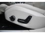 Volvo V60 Cross Country B5 AWD Pro | Adaptieve Cruise Control | BLIS Dodehoekdetectie | 20" Velgen | Elektrisch verstelbare voorstoelen met geheugen | Stoel- & stuurwielverwarming | 360-camera | Panoramisch schuif-/kanteldak | Draadloze oplader | Premium Audio by Harman/Kardon |