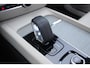 Volvo V60 Cross Country B5 AWD Pro | Adaptieve Cruise Control | BLIS Dodehoekdetectie | 20" Velgen | Elektrisch verstelbare voorstoelen met geheugen | Stoel- & stuurwielverwarming | 360-camera | Panoramisch schuif-/kanteldak | Draadloze oplader | Premium Audio by Harman/Kardon |