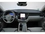 Volvo V60 Cross Country B5 AWD Pro | Adaptieve Cruise Control | BLIS Dodehoekdetectie | 20" Velgen | Elektrisch verstelbare voorstoelen met geheugen | Stoel- & stuurwielverwarming | 360-camera | Panoramisch schuif-/kanteldak | Draadloze oplader | Premium Audio by Harman/Kardon |