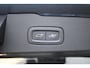 Volvo V60 Cross Country B5 AWD Pro | Adaptieve Cruise Control | BLIS Dodehoekdetectie | 20" Velgen | Elektrisch verstelbare voorstoelen met geheugen | Stoel- & stuurwielverwarming | 360-camera | Panoramisch schuif-/kanteldak | Draadloze oplader | Premium Audio by Harman/Kardon |