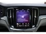 Volvo V60 Cross Country B5 AWD Pro | Adaptieve Cruise Control | BLIS Dodehoekdetectie | 20" Velgen | Elektrisch verstelbare voorstoelen met geheugen | Stoel- & stuurwielverwarming | 360-camera | Panoramisch schuif-/kanteldak | Draadloze oplader | Premium Audio by Harman/Kardon |