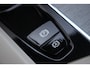Volvo V60 Cross Country B5 AWD Pro | Adaptieve Cruise Control | BLIS Dodehoekdetectie | 20" Velgen | Elektrisch verstelbare voorstoelen met geheugen | Stoel- & stuurwielverwarming | 360-camera | Panoramisch schuif-/kanteldak | Draadloze oplader | Premium Audio by Harman/Kardon |