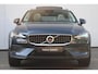 Volvo V60 Cross Country B5 AWD Pro | Adaptieve Cruise Control | BLIS Dodehoekdetectie | 20" Velgen | Elektrisch verstelbare voorstoelen met geheugen | Stoel- & stuurwielverwarming | 360-camera | Panoramisch schuif-/kanteldak | Draadloze oplader | Premium Audio by Harman/Kardon |