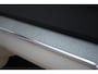 Volvo V60 Cross Country B5 AWD Pro | Adaptieve Cruise Control | BLIS Dodehoekdetectie | 20" Velgen | Elektrisch verstelbare voorstoelen met geheugen | Stoel- & stuurwielverwarming | 360-camera | Panoramisch schuif-/kanteldak | Draadloze oplader | Premium Audio by Harman/Kardon |
