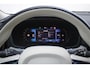 Volvo V60 Cross Country B5 AWD Pro | Adaptieve Cruise Control | BLIS Dodehoekdetectie | 20" Velgen | Elektrisch verstelbare voorstoelen met geheugen | Stoel- & stuurwielverwarming | 360-camera | Panoramisch schuif-/kanteldak | Draadloze oplader | Premium Audio by Harman/Kardon |