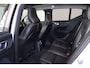Volvo XC40 T5 Recharge Inscription - Panorama/schuifdak - IntelliSafe Assist & Surround - 360º Camera - Harman/Kardon audio - Adaptieve LED koplampen - Verwarmde voorstoelen, stuur & achterbank - Parkeersensoren voor & achter - Elektr. bedienb. voorstoelen met geheugen links - Extra getint glas - Standkachel - Inklapbare trekhaak - 19' LMV