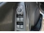 Ford Puma 1.0-125pk EcoBoost Mild-Hybrid Titanium X. Garantie t/m 07-03-2028 ! Slechts 7.400km ! Cruise cntrl, climate cntrl, stoel-, stuur- en voorraamverw., draadloos opladen telefoon, trekhaak afneembaar, navigatie, telefoonvoorb., LM wielen, B&O soundsyst., digitaal dashboard etc.