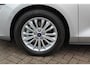 Ford Focus Wagon 1.0-125pk EcoBoost Mild-hybrid Titanium. Mooie, ruime, luxe en comfortabele Ford Focus wagon. Volautm. airco dual, camera, easy entry/easy go, stoel-, stuur- en voorraamverw., cruise control, Isofix, side- en lane assist, parkeersensoren v+a, LM wielen etc.