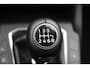 Ford Focus Wagon 1.0-125pk EcoBoost Mild-hybrid Titanium. Mooie, ruime, luxe en comfortabele Ford Focus wagon. Volautm. airco dual, camera, easy entry/easy go, stoel-, stuur- en voorraamverw., cruise control, Isofix, side- en lane assist, parkeersensoren v+a, LM wielen etc.