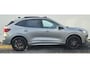 Ford Kuga 2.5 PHEV ST-Line X Black Pack – Panorama Dak – Trekhaak - 360 Camera – ACC – Privacy Glas – 20”Wielen – Dodehoek Detectie – Winter Pack – Achterbank verwarming – AGR Stoelen - 2100KG Trekgewicht