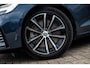 Volvo V60 2.0 T8 Plug-in hybrid AWD Plus Dark 455 PK | Trekhaak | Panoramadak | 360 Camera | Adaptieve Cruise Control | Donker Glas | Head Up Display |