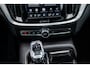 Volvo V60 2.0 T8 Plug-in hybrid AWD Plus Dark 455 PK | Trekhaak | Panoramadak | 360 Camera | Adaptieve Cruise Control | Donker Glas | Head Up Display |