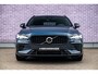Volvo V60 2.0 T8 Plug-in hybrid AWD Plus Dark 455 PK | Trekhaak | Panoramadak | 360 Camera | Adaptieve Cruise Control | Donker Glas | Head Up Display |